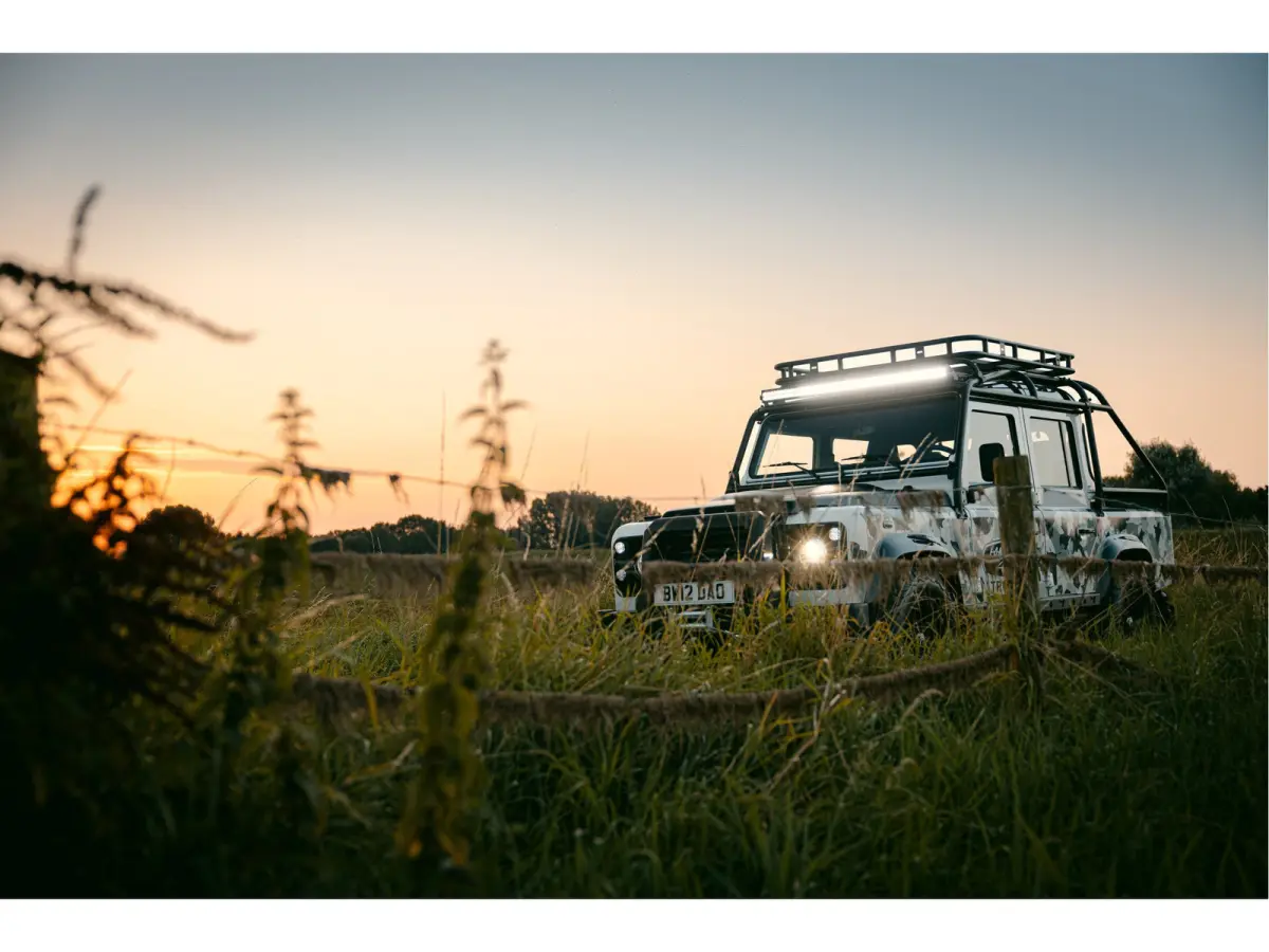 TROPHY 2 Works V8 1of4 | 1 of 4 LHD Defender Trophy 2 Crew Cab | WARN |