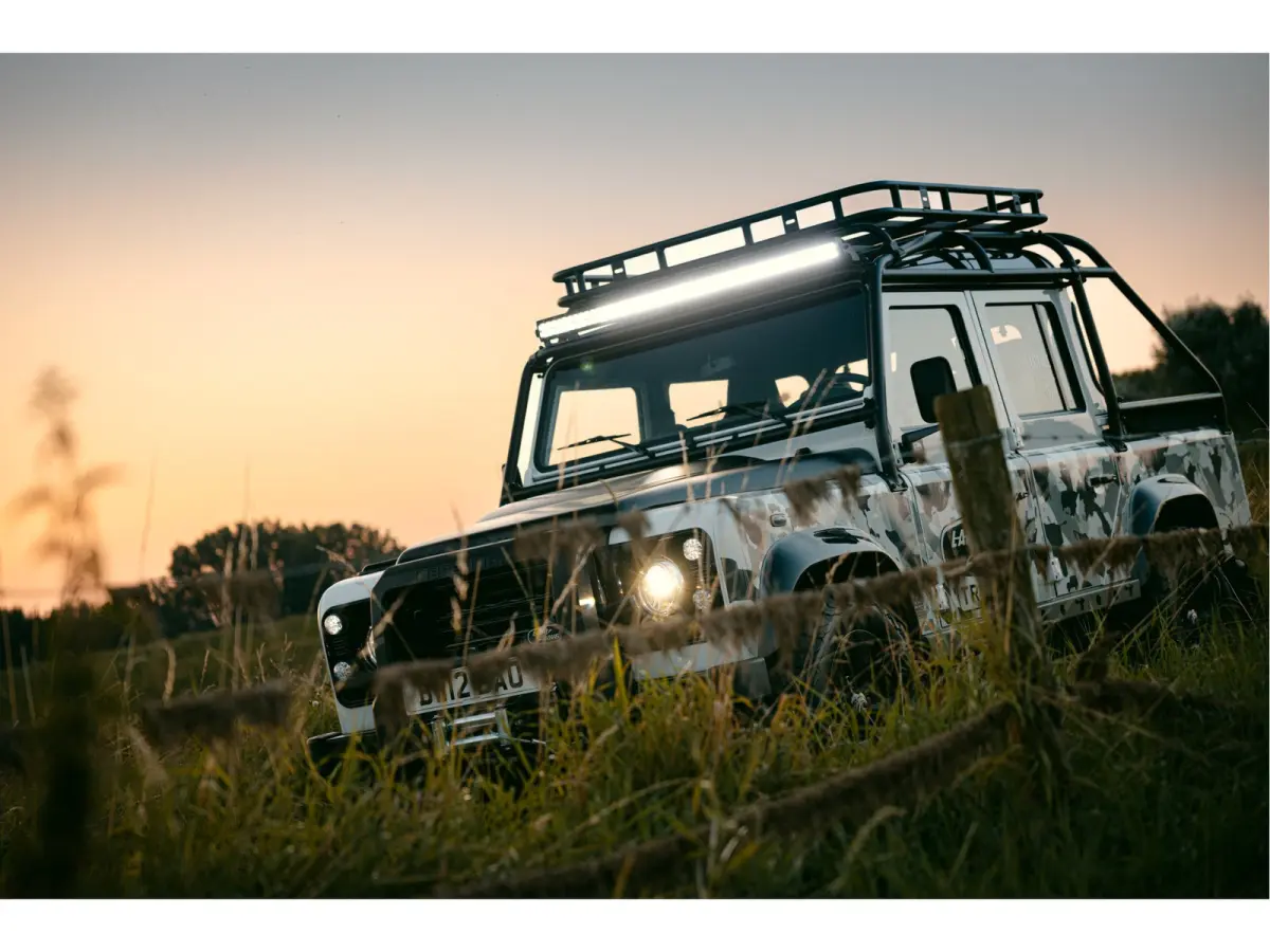 TROPHY 2 Works V8 1of4 | 1 of 4 LHD Defender Trophy 2 Crew Cab | WARN |