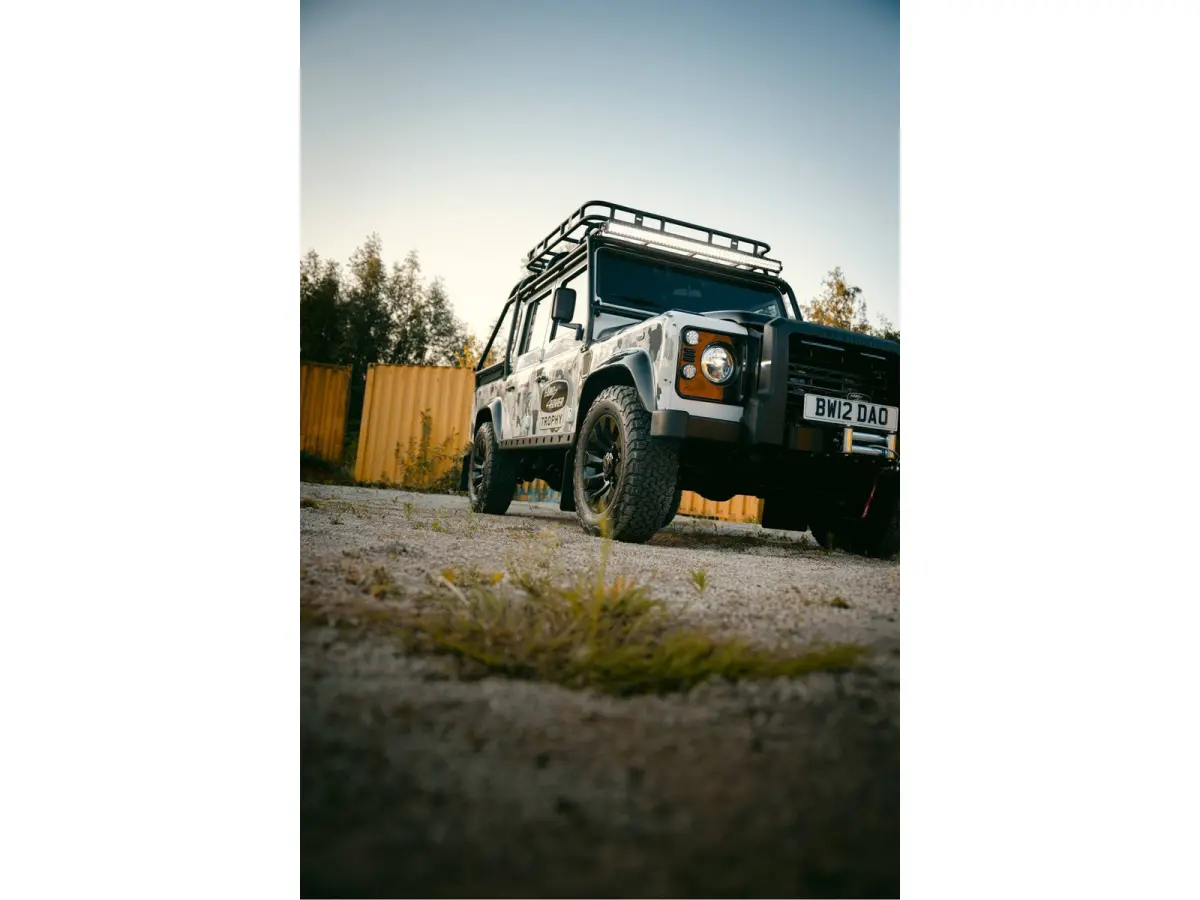 TROPHY 2 Works V8 1of4 | 1 of 4 LHD Defender Trophy 2 Crew Cab | WARN |