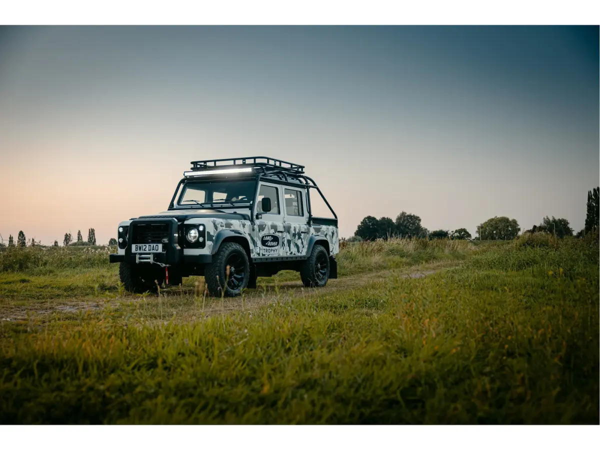 TROPHY 2 Works V8 1of4 | 1 of 4 LHD Defender Trophy 2 Crew Cab | WARN |