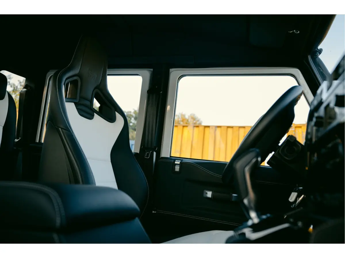 TROPHY 2 Works V8 1of4 | 1 of 4 LHD Defender Trophy 2 Crew Cab | WARN |