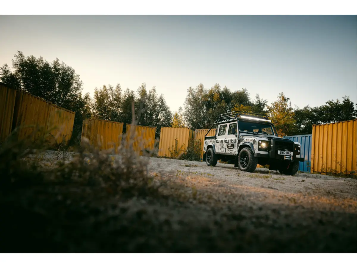 TROPHY 2 Works V8 1of4 | 1 of 4 LHD Defender Trophy 2 Crew Cab | WARN |