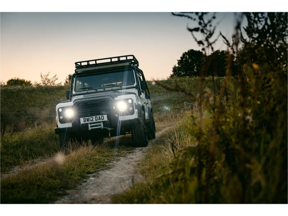 TROPHY 2 Works V8 1of4 | 1 of 4 LHD Defender Trophy 2 Crew Cab | WARN |