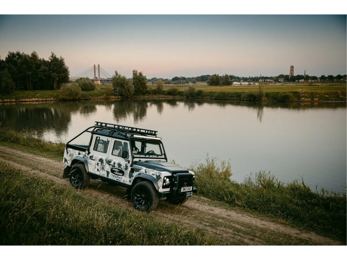 TROPHY 2 Works V8 1of4 | 1 of 4 LHD Defender Trophy 2 Crew Cab | WARN |