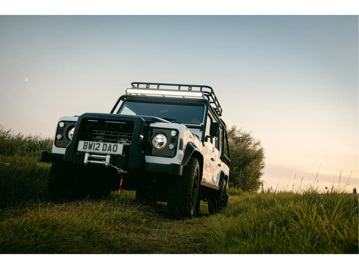TROPHY 2 Works V8 1of4 | 1 of 4 LHD Defender Trophy 2 Crew Cab | WARN |