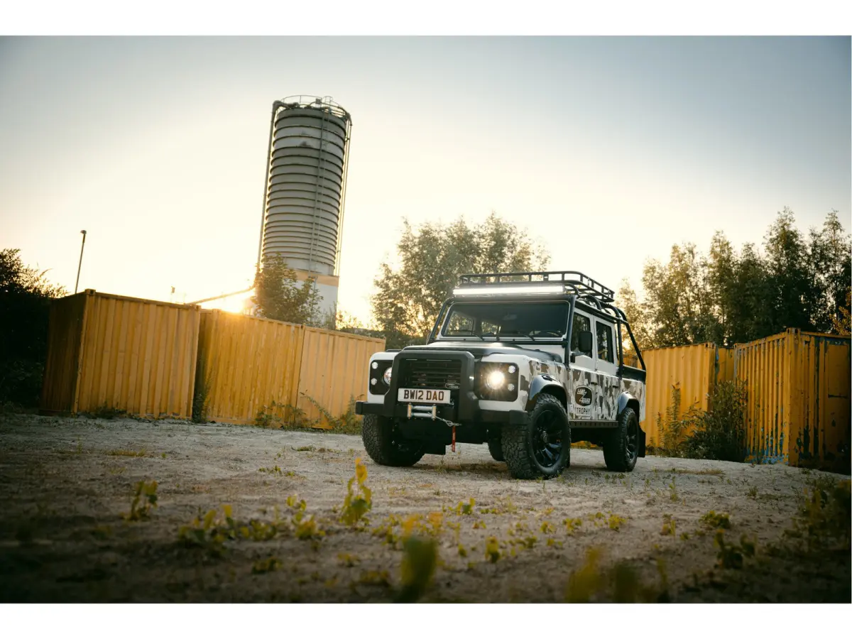 TROPHY 2 Works V8 1of4 | 1 of 4 LHD Defender Trophy 2 Crew Cab | WARN |