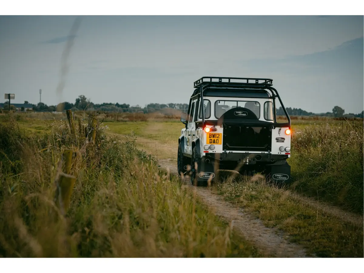TROPHY 2 Works V8 1of4 | 1 of 4 LHD Defender Trophy 2 Crew Cab | WARN |