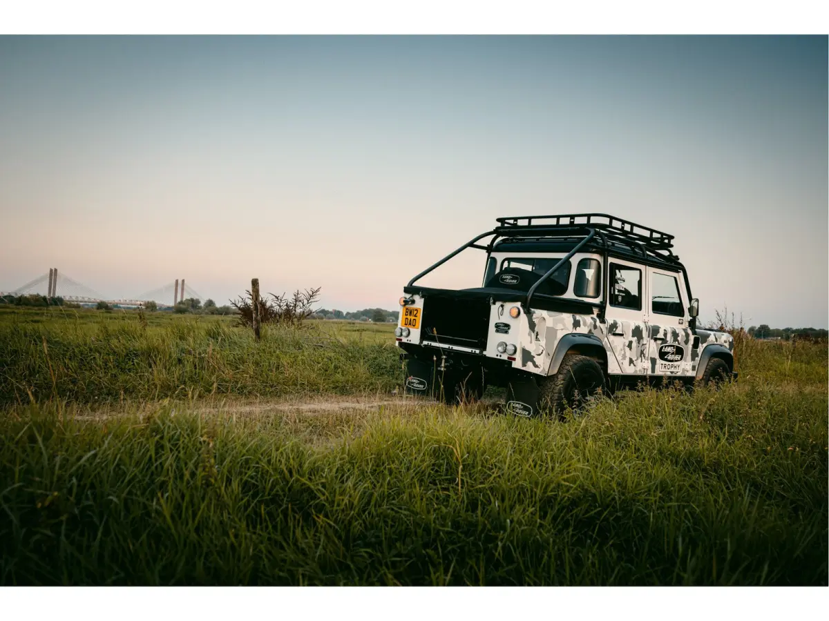 TROPHY 2 Works V8 1of4 | 1 of 4 LHD Defender Trophy 2 Crew Cab | WARN |