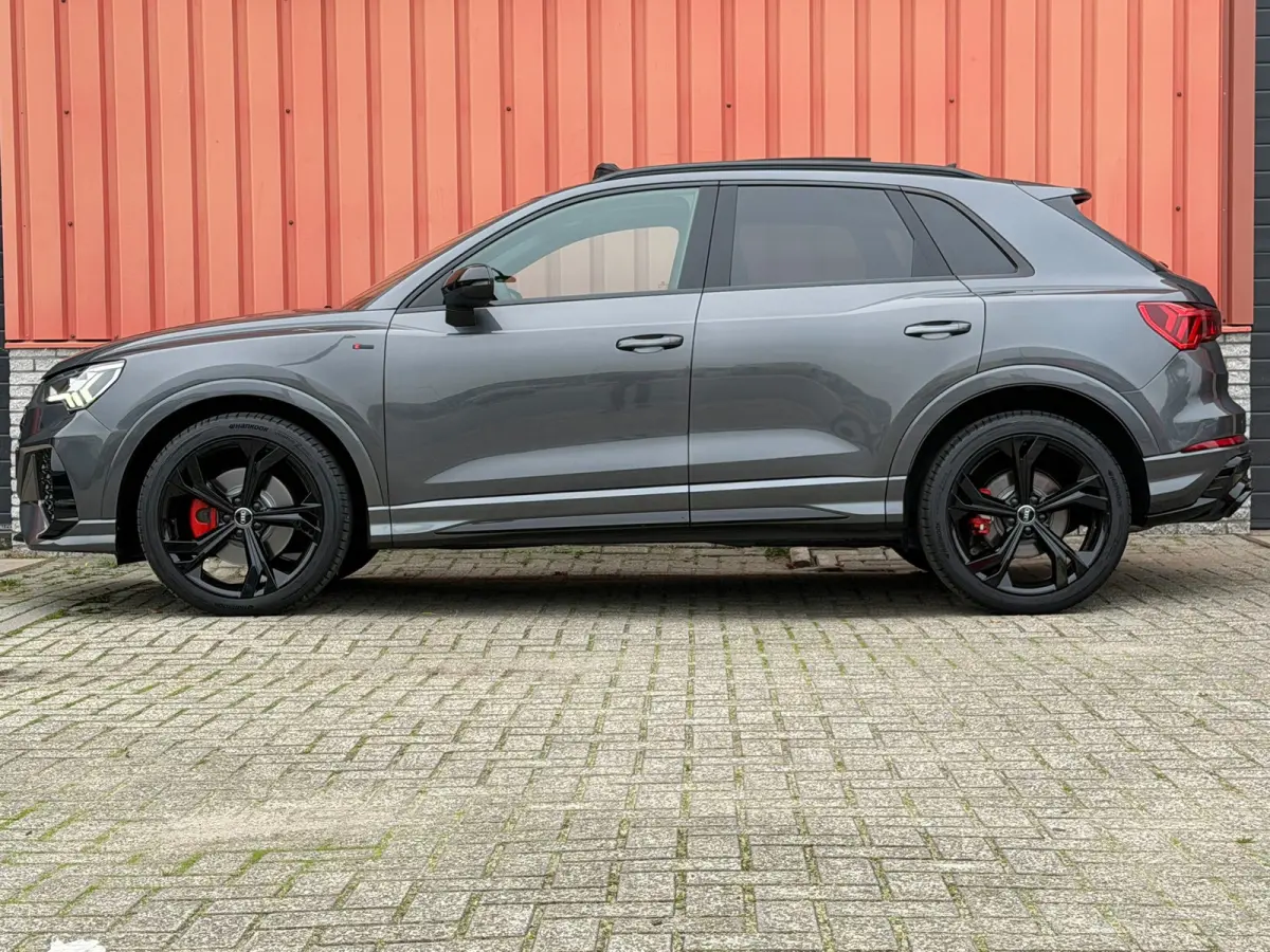 45 TFSI quattro 3x S-Line RSQ3 Look Pano Camera 20"