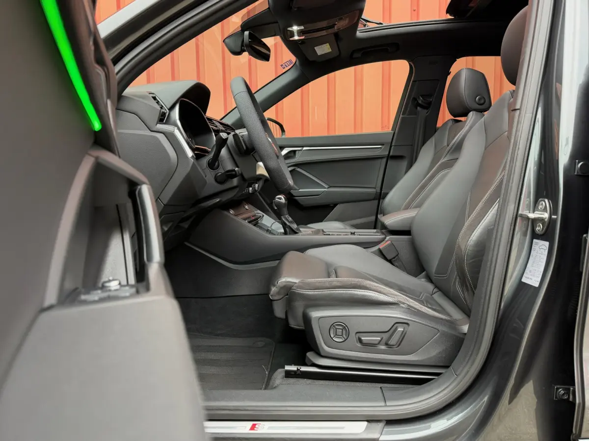 45 TFSI quattro 3x S-Line RSQ3 Look Pano Camera 20"