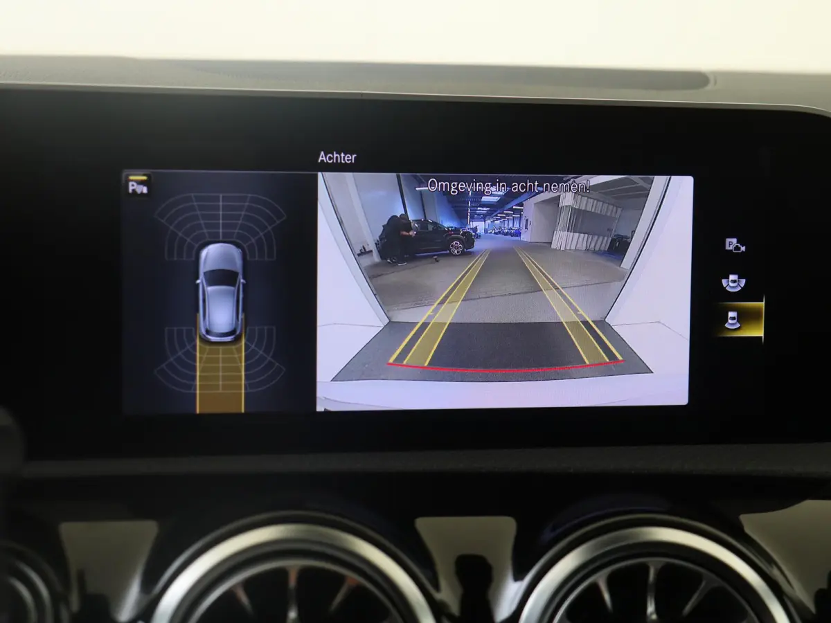 180 Business Solution AMG / Panoramadak/ Memory/ Sfeerverlichting