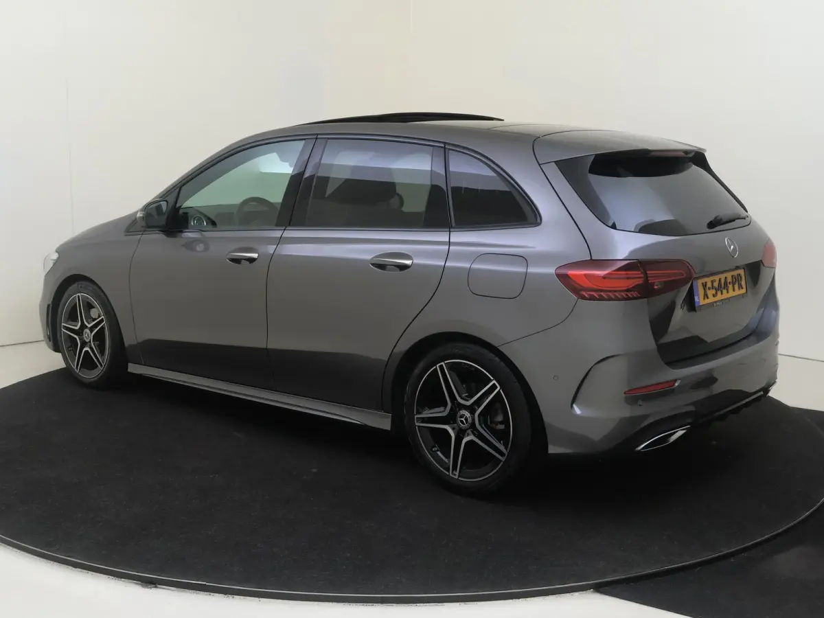 180 AMG Line / 360Graden-Camera / Panoramadak / Sfeerverlichting /