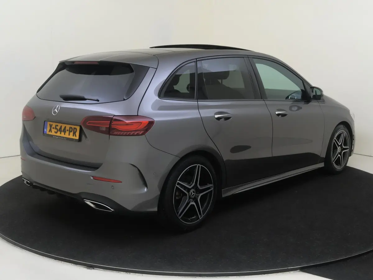 180 AMG Line / 360Graden-Camera / Panoramadak / Sfeerverlichting /