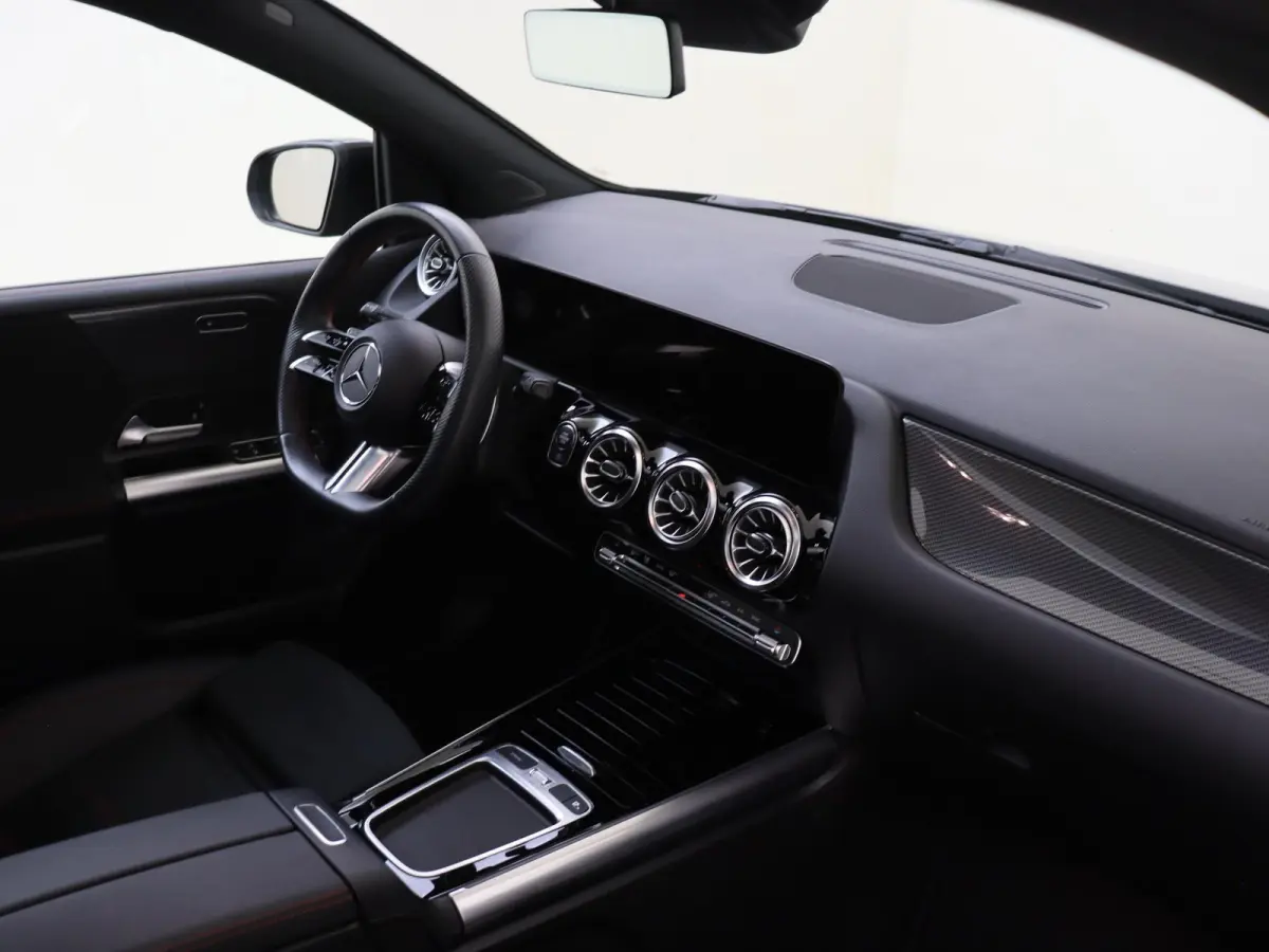 180 AMG Line / 360Graden-Camera / Panoramadak / Sfeerverlichting /