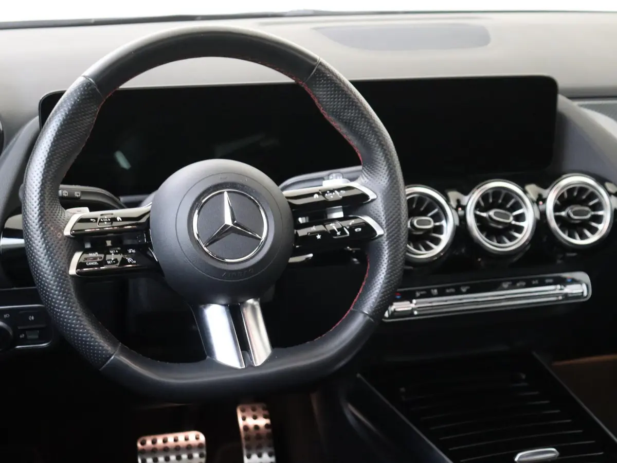 180 AMG Line / 360Graden-Camera / Panoramadak / Sfeerverlichting /