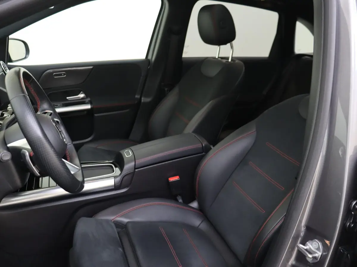 180 AMG Line / 360Graden-Camera / Panoramadak / Sfeerverlichting /