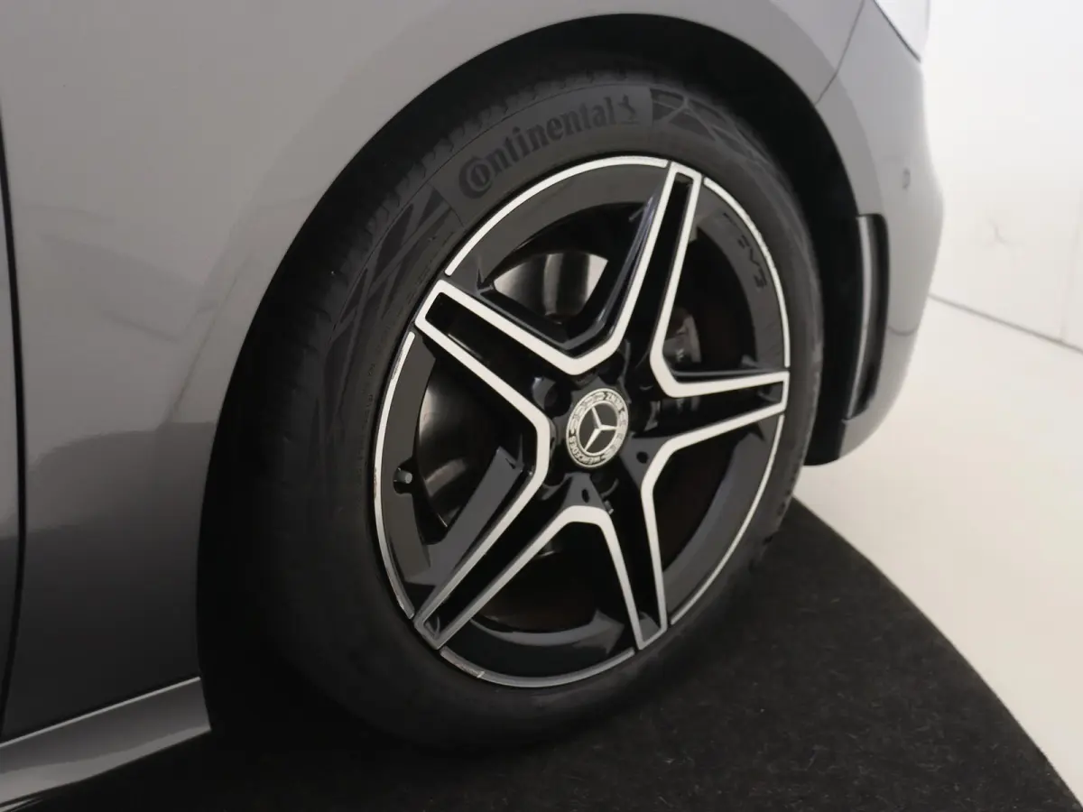 180 AMG Line / 360Graden-Camera / Panoramadak / Sfeerverlichting /