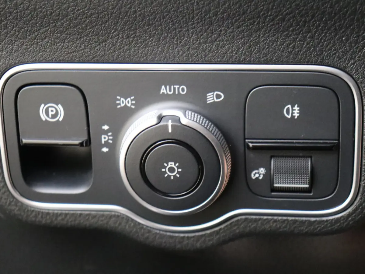 180 AMG Line / 360Graden-Camera / Panoramadak / Sfeerverlichting /