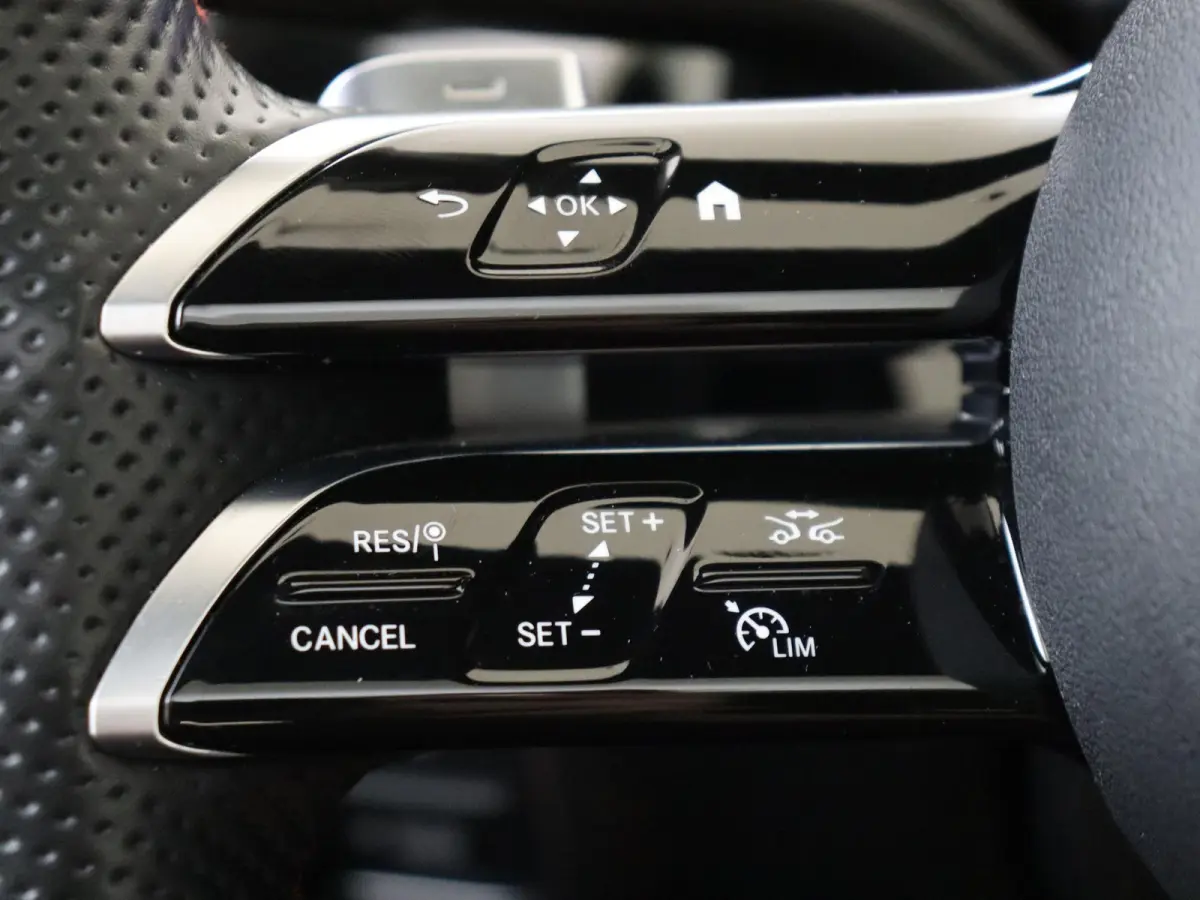 180 AMG Line / 360Graden-Camera / Panoramadak / Sfeerverlichting /
