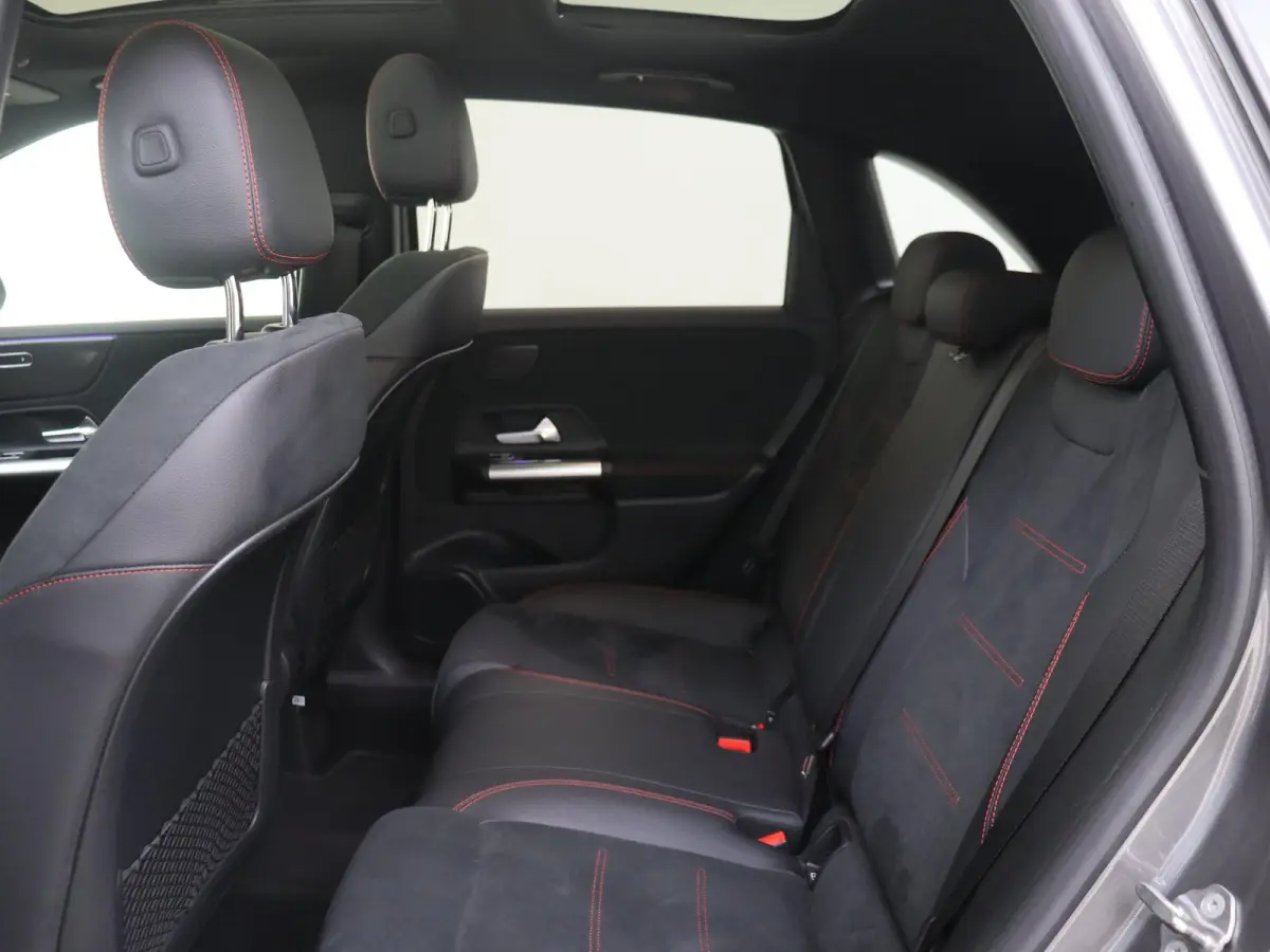 180 AMG Line / 360Graden-Camera / Panoramadak / Sfeerverlichting /