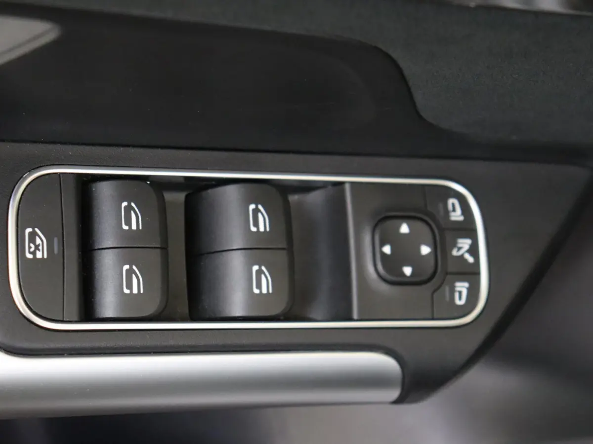 180 AMG Line / 360Graden-Camera / Panoramadak / Sfeerverlichting /