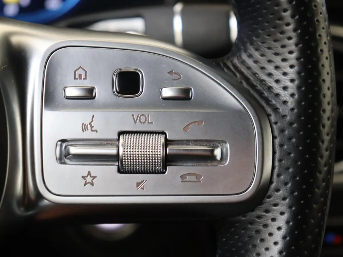300e 4MATIC Premium Plus / AMG/ 20 inch/ Stoelverwarming V+A/ AIRMATIC/ Burmester