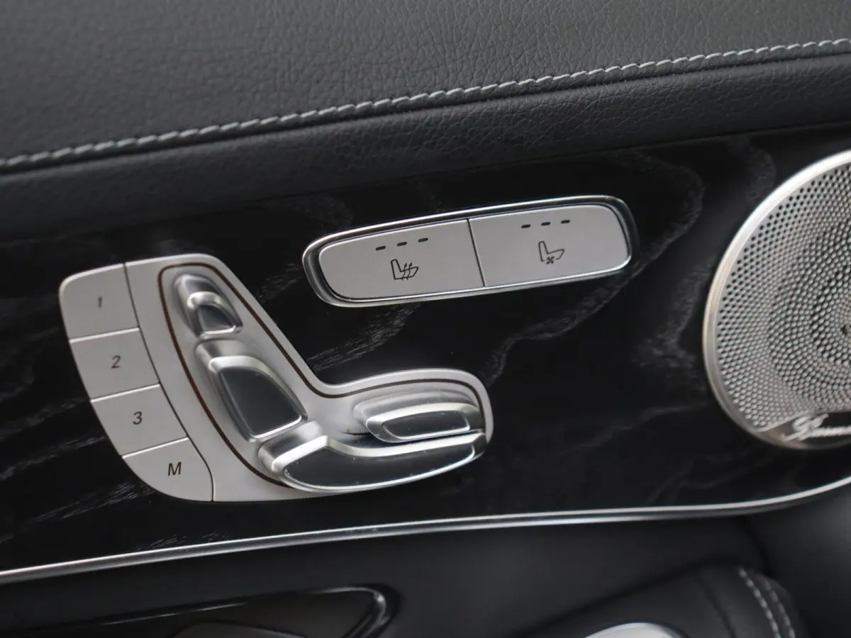 300e 4MATIC Premium Plus / AMG/ 20 inch/ Stoelverwarming V+A/ AIRMATIC/ Burmester
