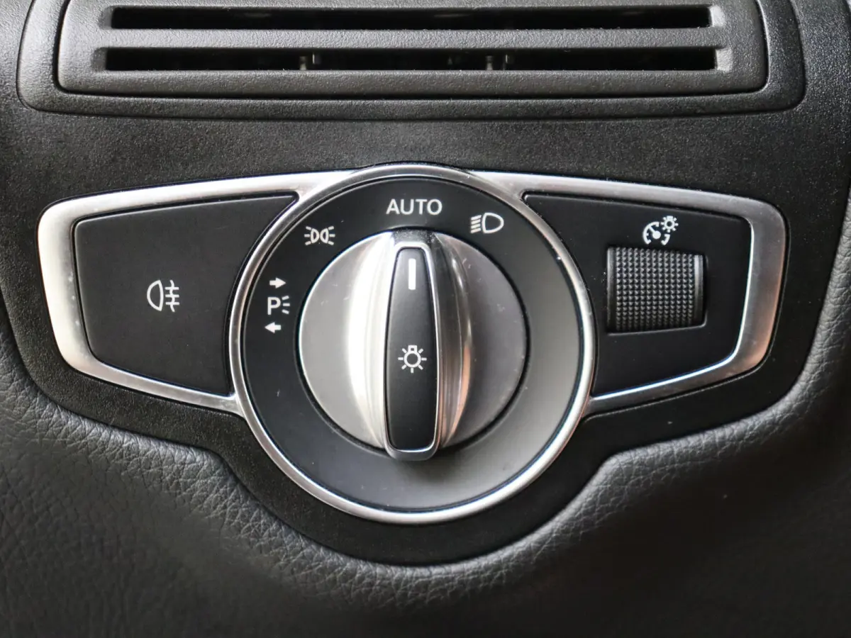 300e 4MATIC Premium Plus / AMG/ 20 inch/ Stoelverwarming V+A/ AIRMATIC/ Burmester