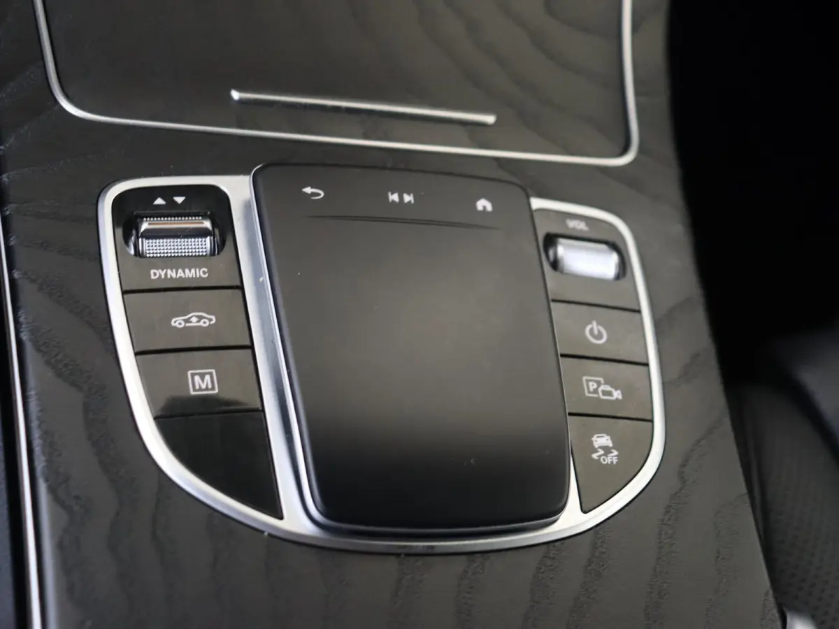 300e 4MATIC Premium Plus / AMG/ 20 inch/ Stoelverwarming V+A/ AIRMATIC/ Burmester