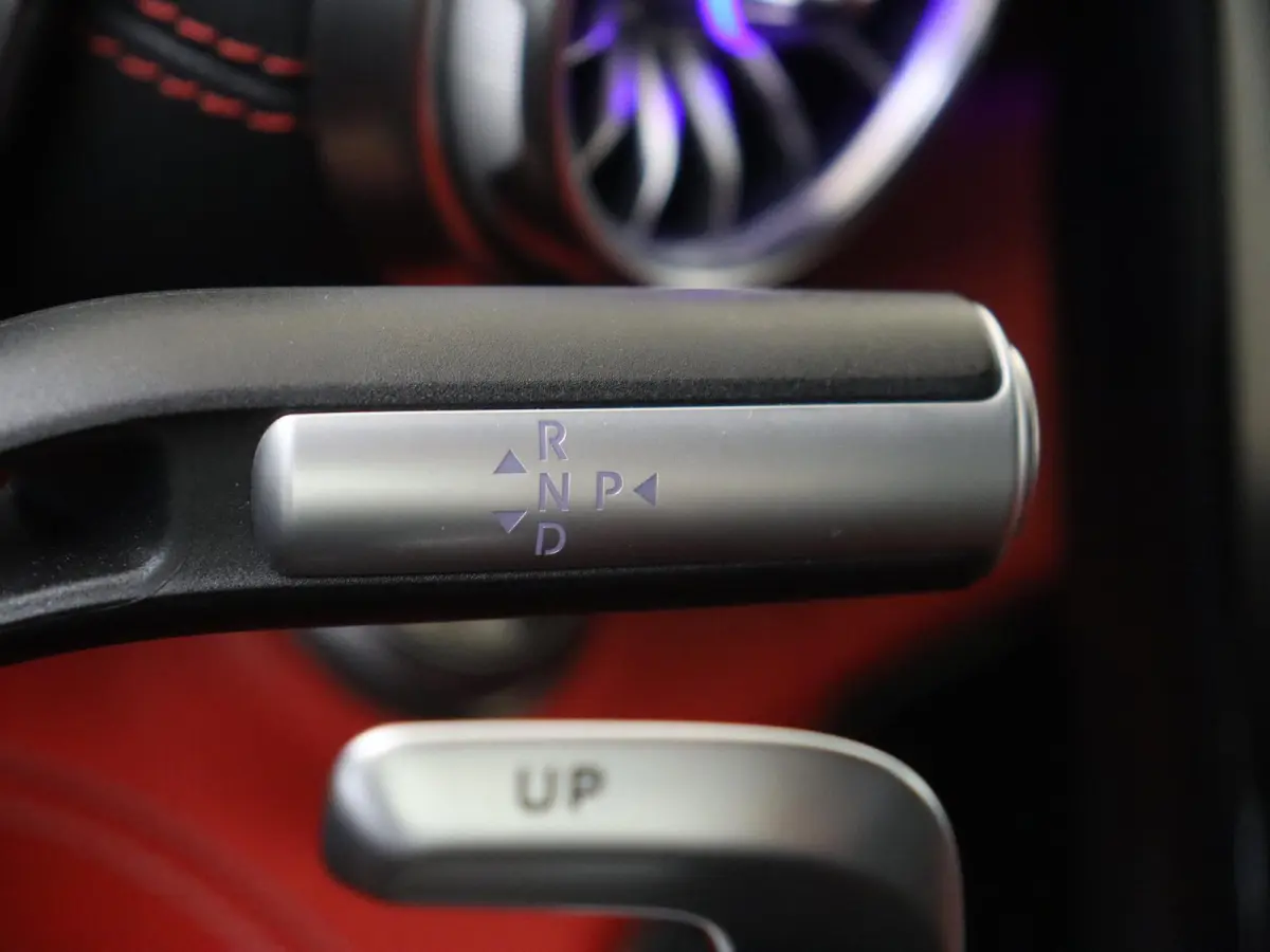 Roadster AMG 43 / V8 Styling/ 21 inch/ Burmester/ Stoelverwarming- & Ventilatie/ Perf. uitlaat
