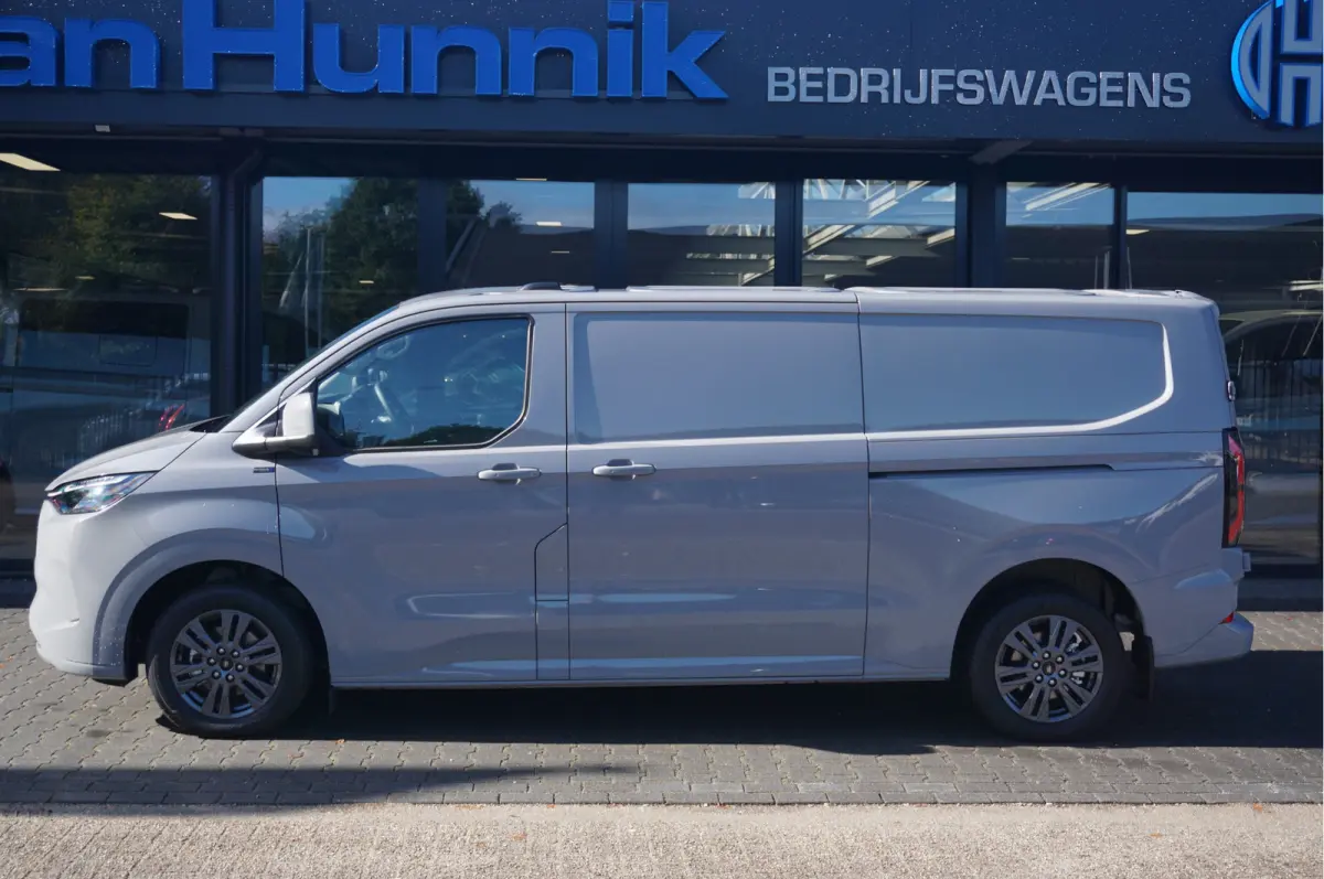 340L 218PK 71KWH AWD Limited Elektrisch AUT BPM VRIJ!! Apple CP/Android A, LED, Trekhaak, 2x Schuifdeur 17" LM!! NR. EC55