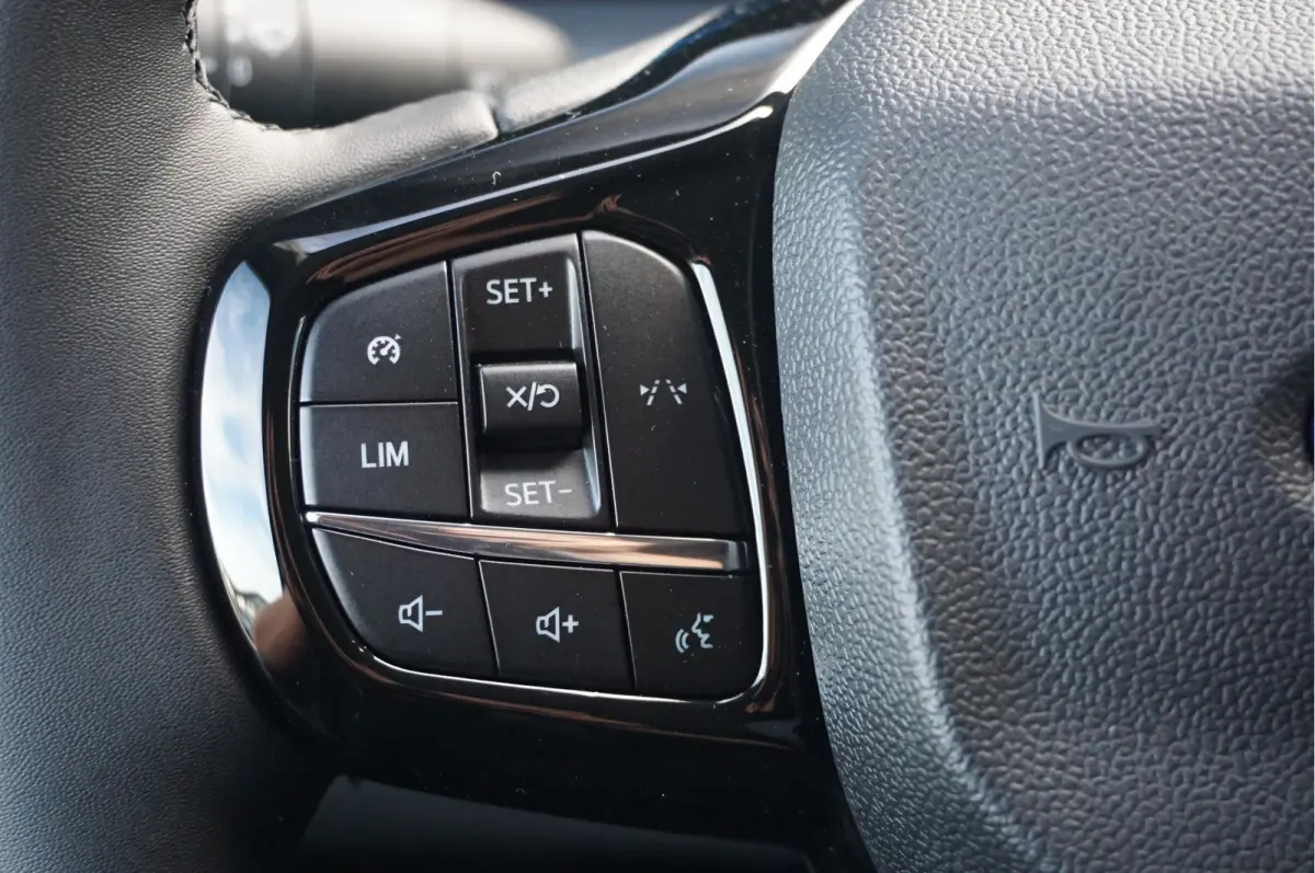 320L 218PK 71KWH AWD Limited AUT BPM VRIJ!! Apple CP/Android A, LED, Trekhaak, 2x Schuifdeur 17" LM!! NR. EC55