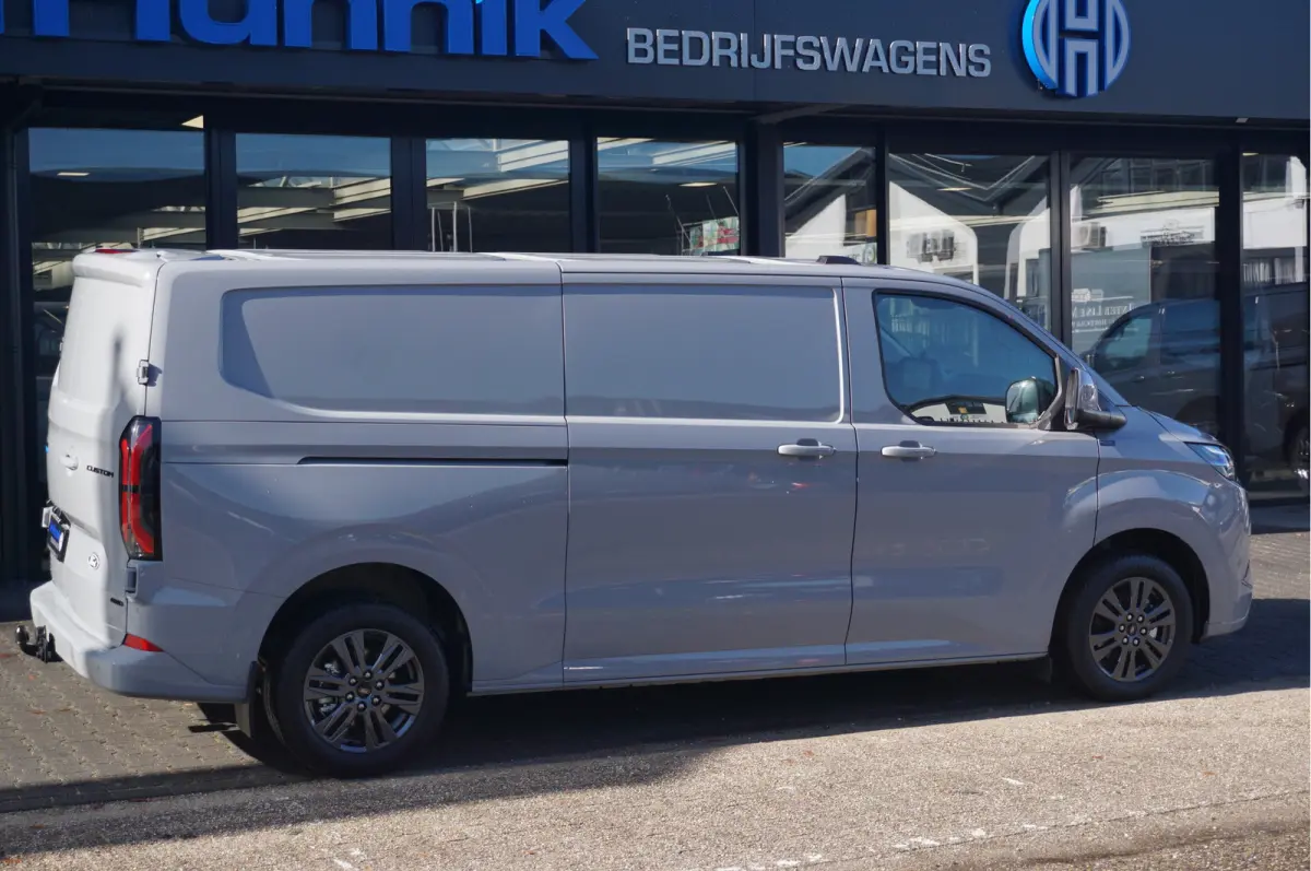 320L 218PK 71KWH AWD Limited AUT BPM VRIJ!! Apple CP/Android A, LED, Trekhaak, 2x Schuifdeur 17" LM!! NR. EC55