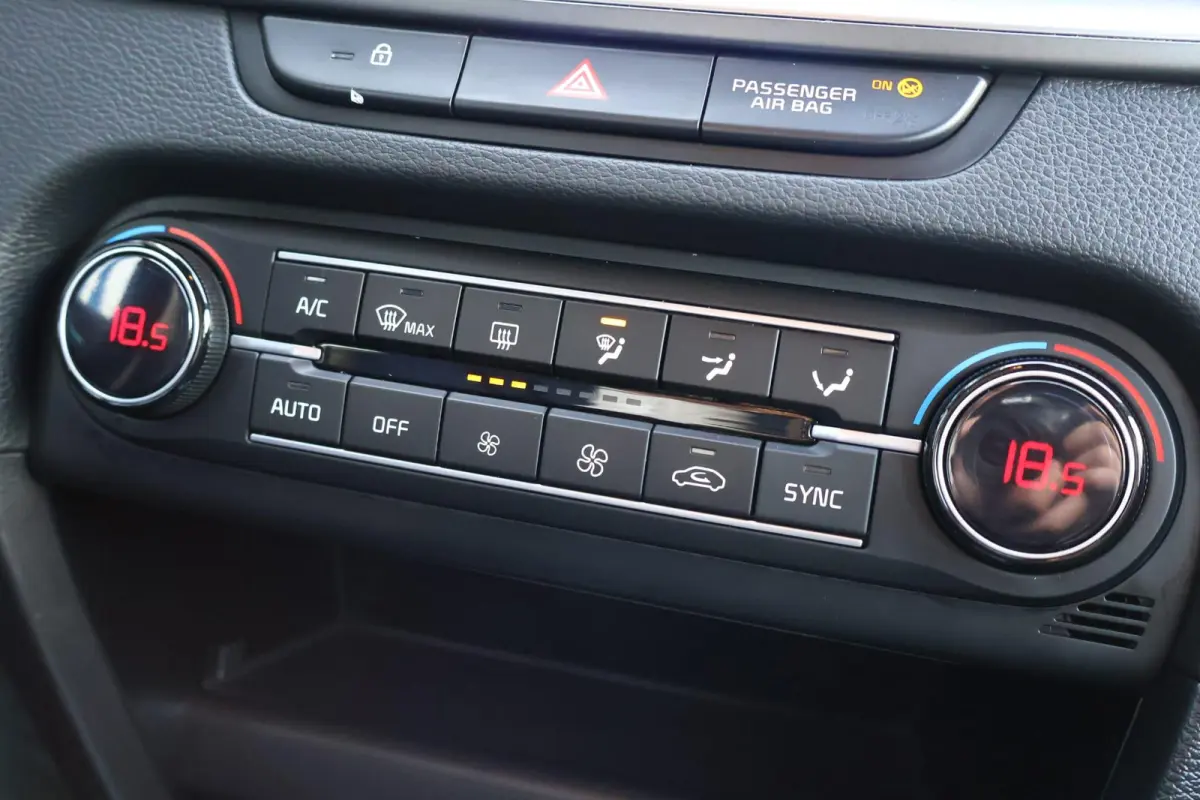 1.0 T-GDi DynamicLine | Cruise Control | Navigatie | Camera | Climate Control | Apple Carplay/Android Auto |