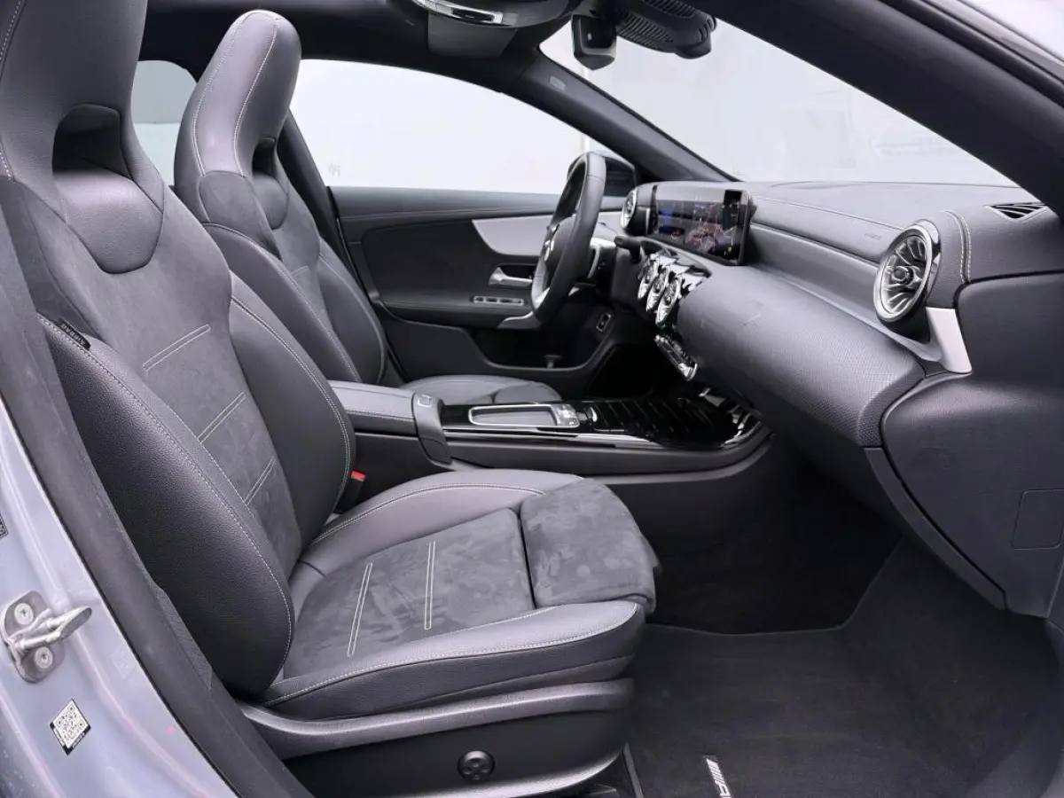 250 e Business Solution AMG Panoramadak / Memory Seats / Nightpakket / 19'' Multispaak / 360 Camera /