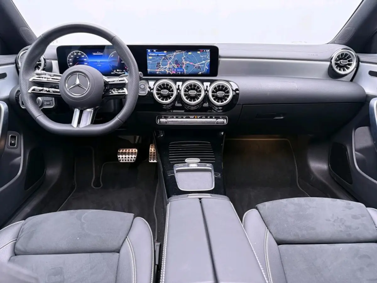250 e Business Solution AMG Panoramadak / Memory Seats / Nightpakket / 19'' Multispaak / 360 Camera /