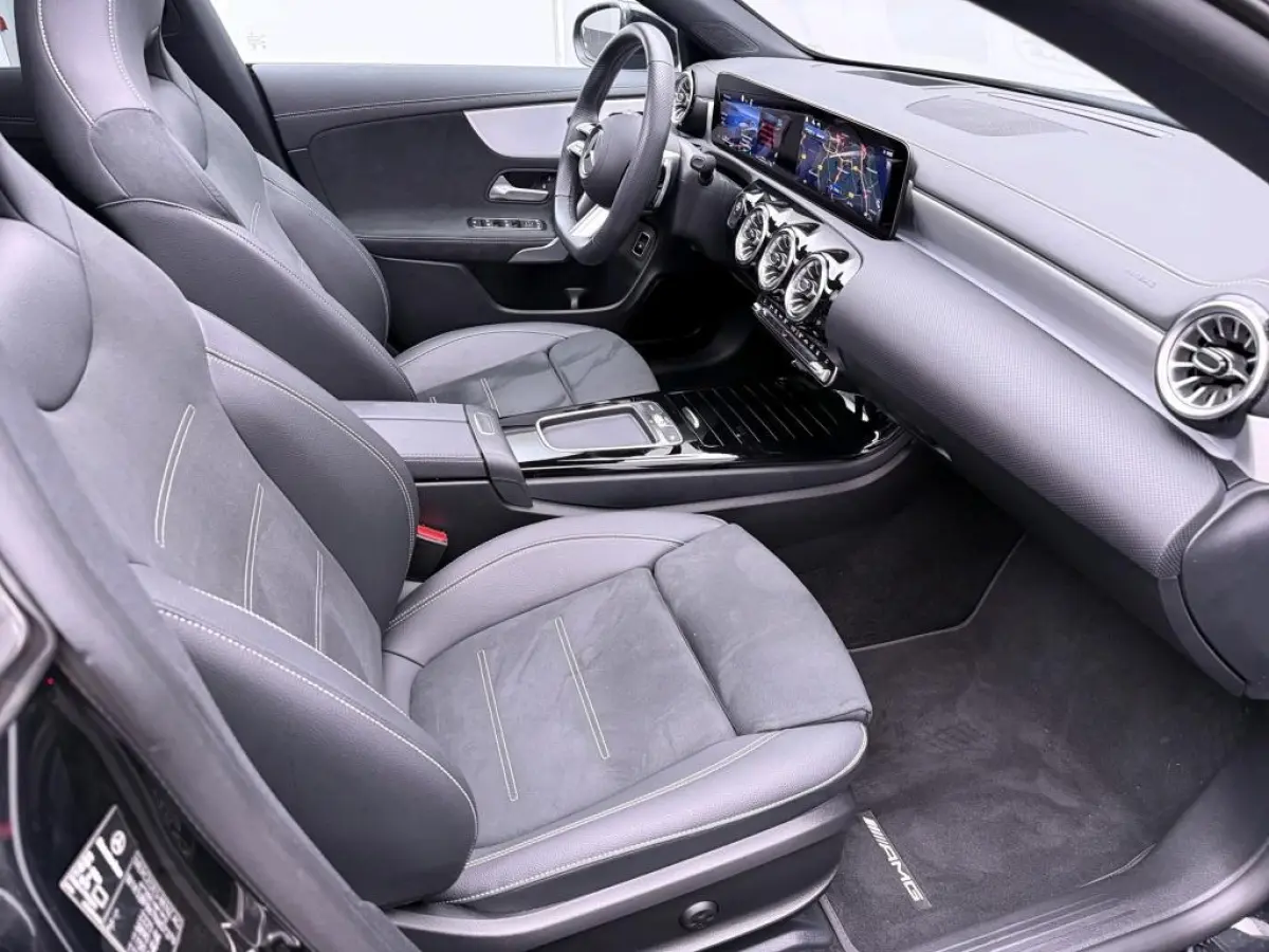 250 e Business Solution AMG Panoramadak / Head-up / 360 Camera / Memory Seats / Nightpakket /