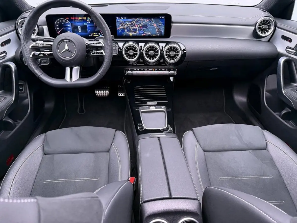 250 e Business Solution AMG Panoramadak / Head-up / 360 Camera / Memory Seats / Nightpakket /