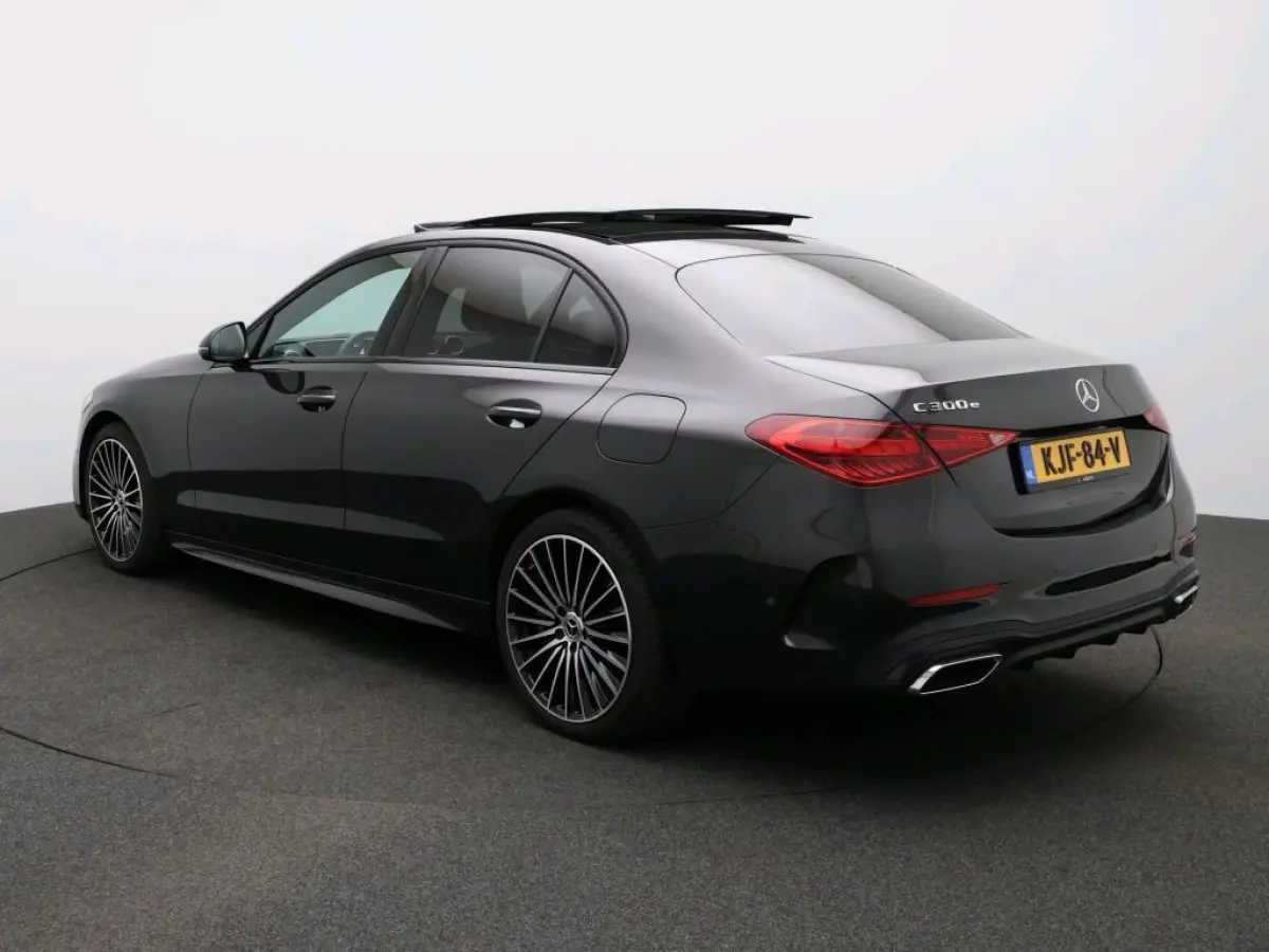 300 e Business Solution AMG / Panoramadak/ 19 inch/ Night/ Memory