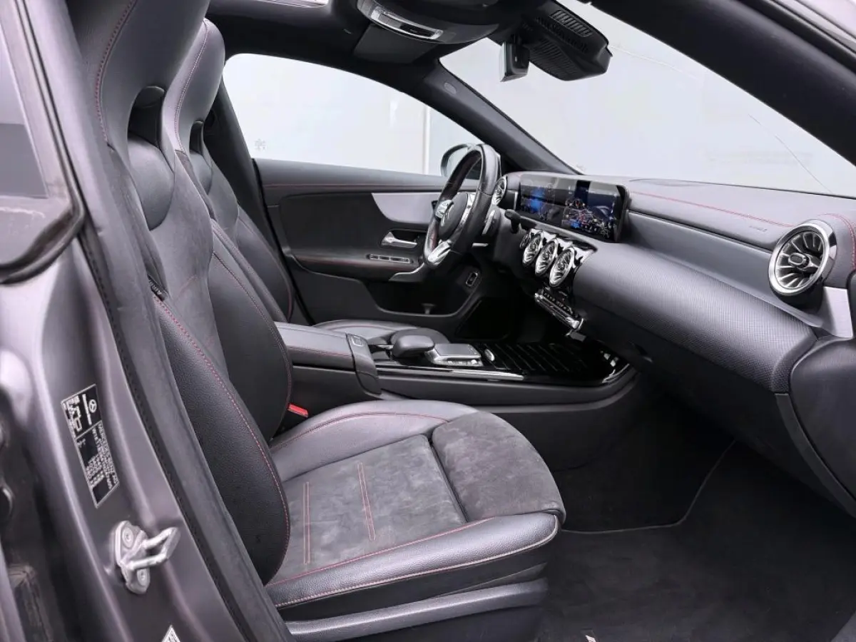 180 Business Solution AMG / Panoramadak/ Sfeerverlichting/ Memory/ Multibeam/