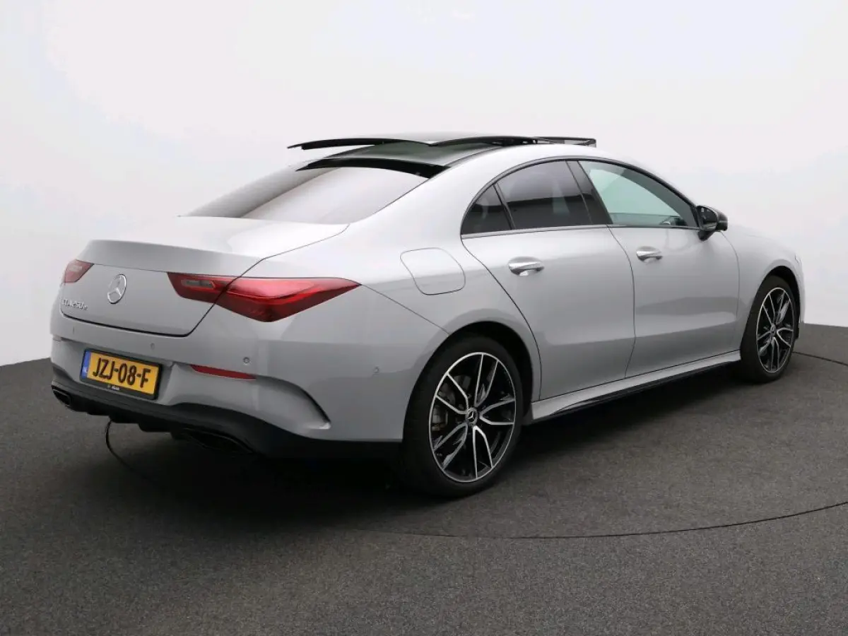 250 e Business Solution AMG / Panoramadak/ 19 inch/ Night/ Memory/ Head Up/ Keyless/ Zéér compleet!