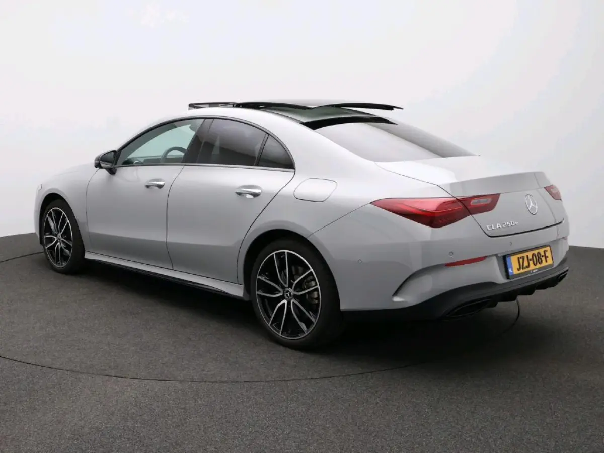 250 e Business Solution AMG / Panoramadak/ 19 inch/ Night/ Memory/ Head Up/ Keyless/ Zéér compleet!