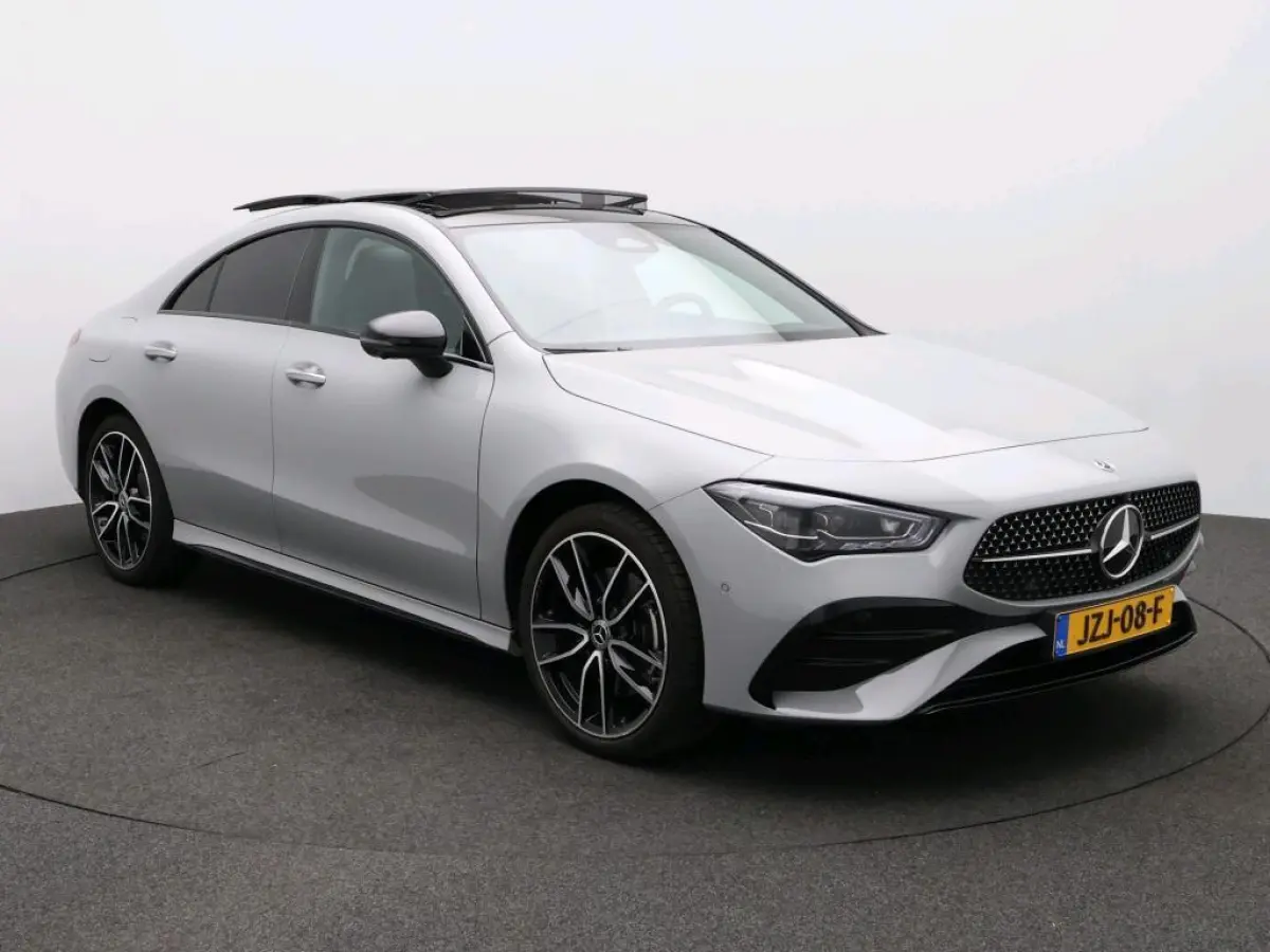 250 e Business Solution AMG / Panoramadak/ 19 inch/ Night/ Memory/ Head Up/ Keyless/ Zéér compleet!