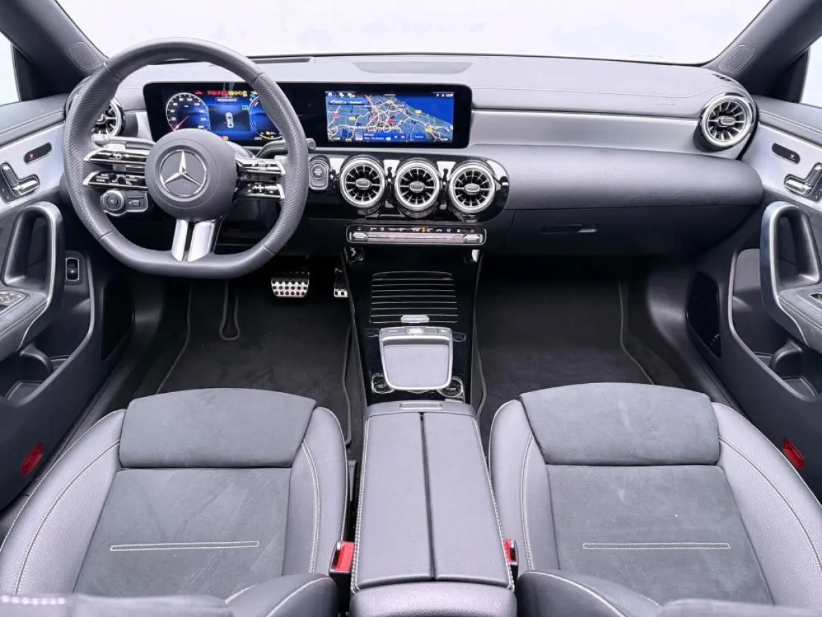 250 e Business Solution AMG / Panoramadak/ 19 inch/ Night/ Memory/ Head Up/ Keyless/ Zéér compleet!