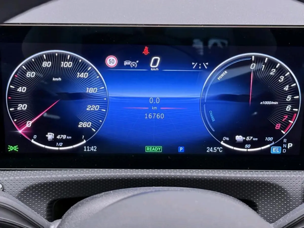 250 e Business Solution AMG / Panoramadak/ 19 inch/ Night/ Memory/ Head Up/ Keyless/ Zéér compleet!