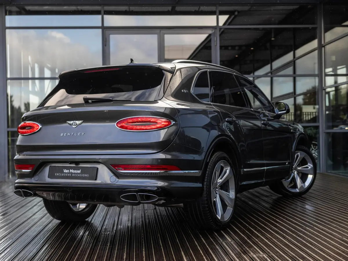 4.0 V8 | TOUR PAKKET | CITY PAKKET | NAIM SOUND | 22 INCH | PANORAMA/SCHUIF-KANTELDAK | HEAD-UP DISPLAY | NACHTZICHT | STOELMASSAGE VOOR | STOELVENTILATIE | ACHTERBANKVENTILATIE |