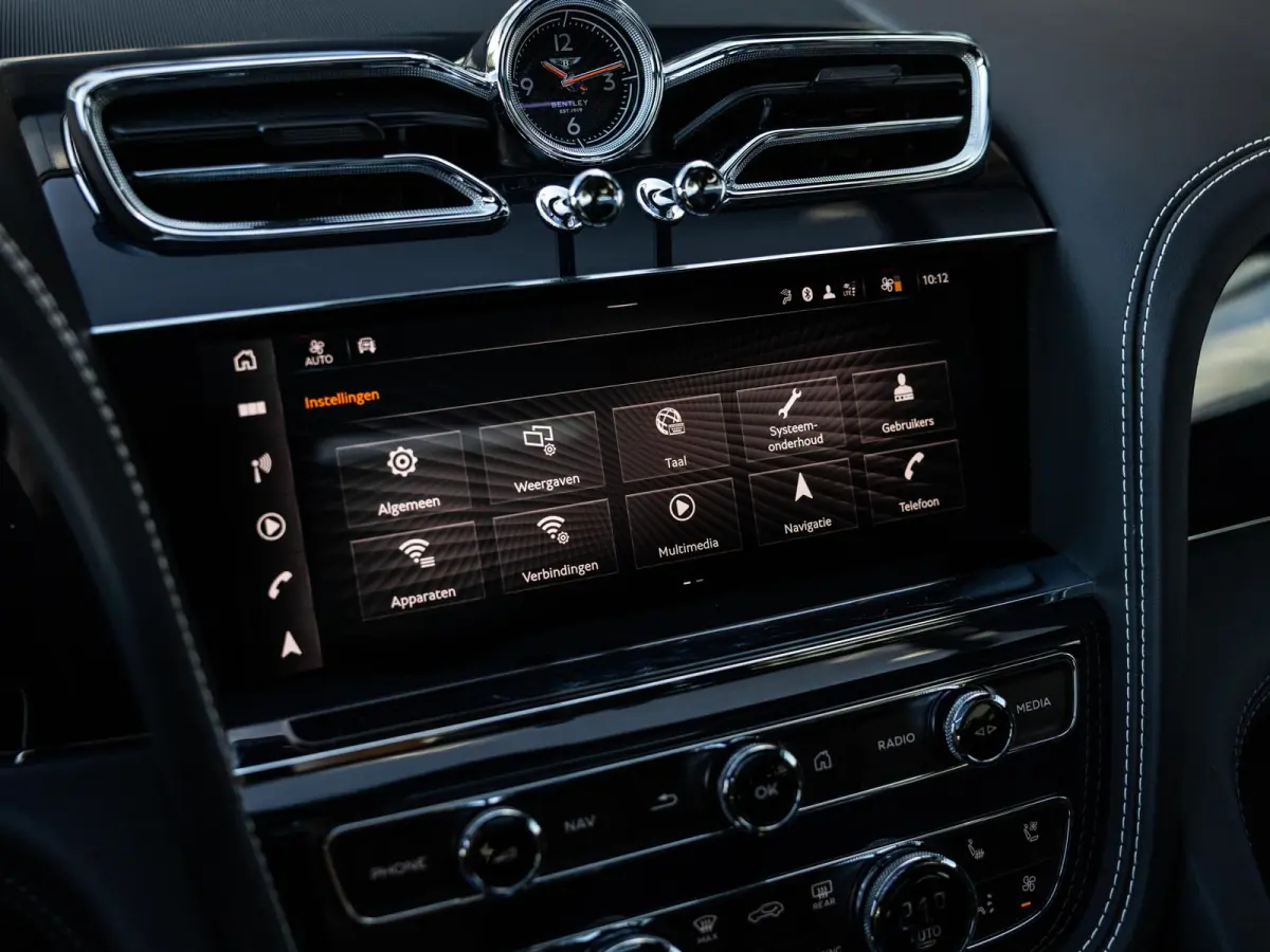4.0 V8 | TOUR PAKKET | CITY PAKKET | NAIM SOUND | 22 INCH | PANORAMA/SCHUIF-KANTELDAK | HEAD-UP DISPLAY | NACHTZICHT | STOELMASSAGE VOOR | STOELVENTILATIE | ACHTERBANKVENTILATIE |