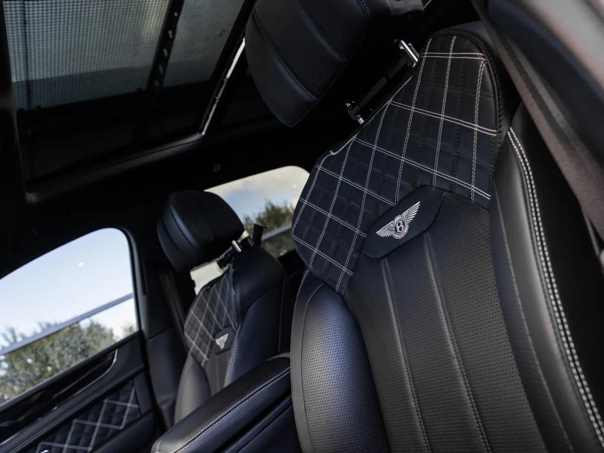 4.0 V8 | TOUR PAKKET | CITY PAKKET | NAIM SOUND | 22 INCH | PANORAMA/SCHUIF-KANTELDAK | HEAD-UP DISPLAY | NACHTZICHT | STOELMASSAGE VOOR | STOELVENTILATIE | ACHTERBANKVENTILATIE |