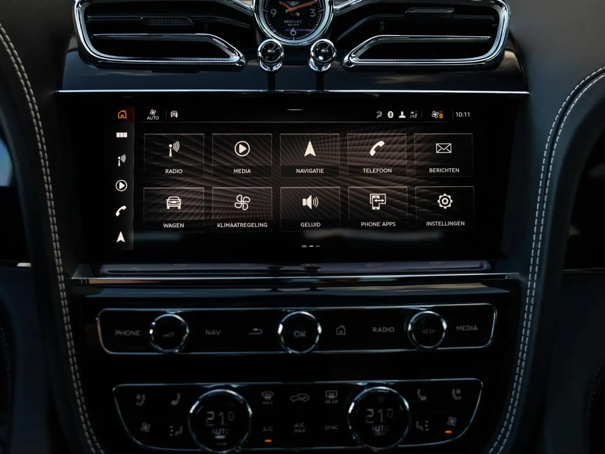 4.0 V8 | TOUR PAKKET | CITY PAKKET | NAIM SOUND | 22 INCH | PANORAMA/SCHUIF-KANTELDAK | HEAD-UP DISPLAY | NACHTZICHT | STOELMASSAGE VOOR | STOELVENTILATIE | ACHTERBANKVENTILATIE |