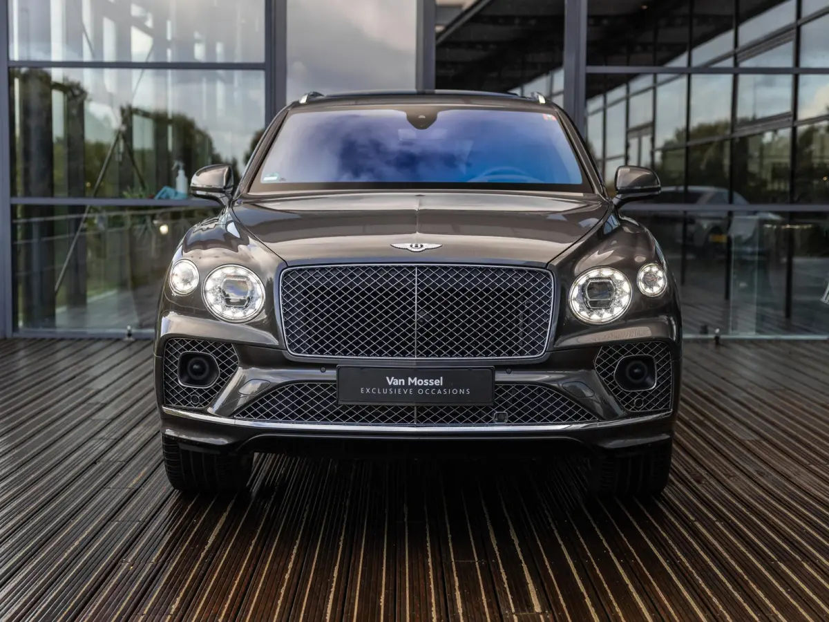 4.0 V8 | TOUR PAKKET | CITY PAKKET | NAIM SOUND | 22 INCH | PANORAMA/SCHUIF-KANTELDAK | HEAD-UP DISPLAY | NACHTZICHT | STOELMASSAGE VOOR | STOELVENTILATIE | ACHTERBANKVENTILATIE |